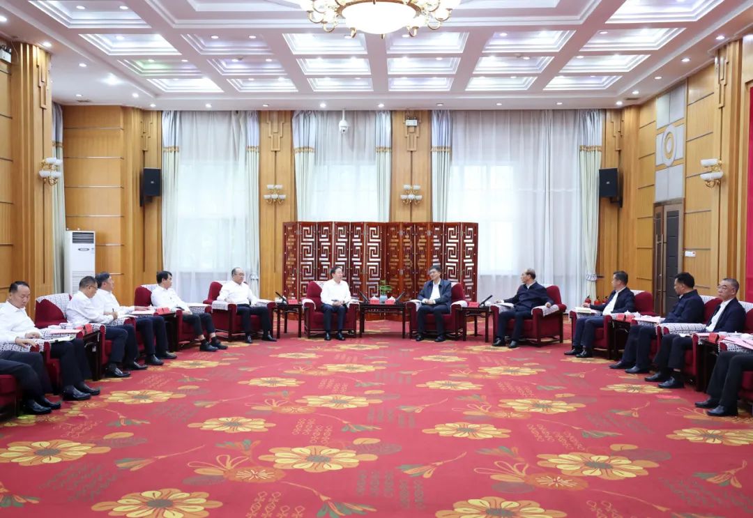 國(guó)家電網(wǎng)公司董事長(zhǎng)、黨組書辛保安會(huì)見青海省委書記陳剛、省長(zhǎng)吳曉軍、省政協(xié)主席公保扎西