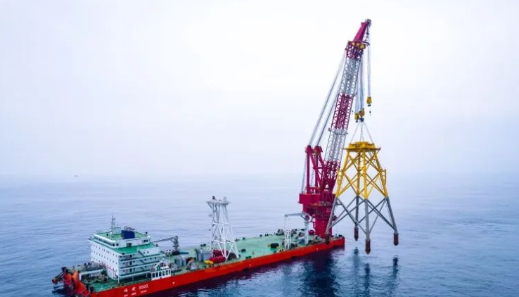 中國能建廣東院陽江青洲一、二海上風(fēng)電場項(xiàng)目完成全部92套風(fēng)機(jī)導(dǎo)管架吊裝