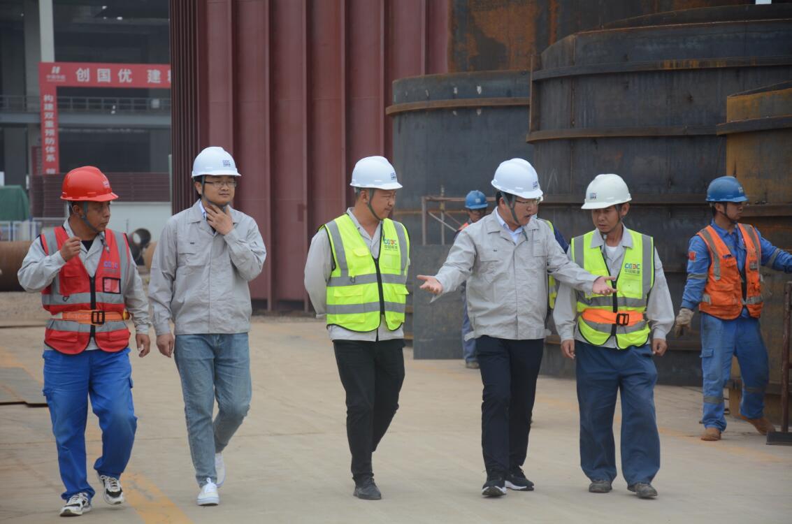 中國能建建筑集團黨委副書記、總經(jīng)理羅耕能到正寧百萬項目調(diào)研指導工作