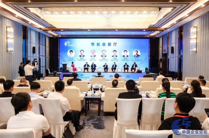 中國能建黨委副書記、工會主席馬明偉參加第六屆中國企業(yè)論壇