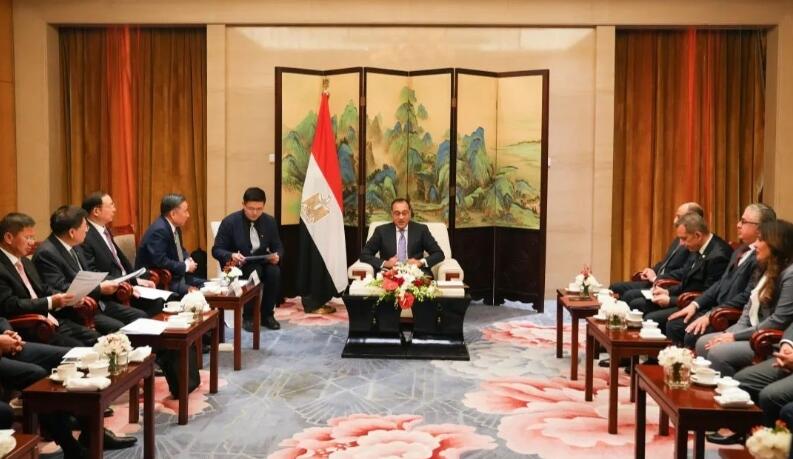 中國能建黨委書記、董事長宋海良拜會埃及總理馬德布利