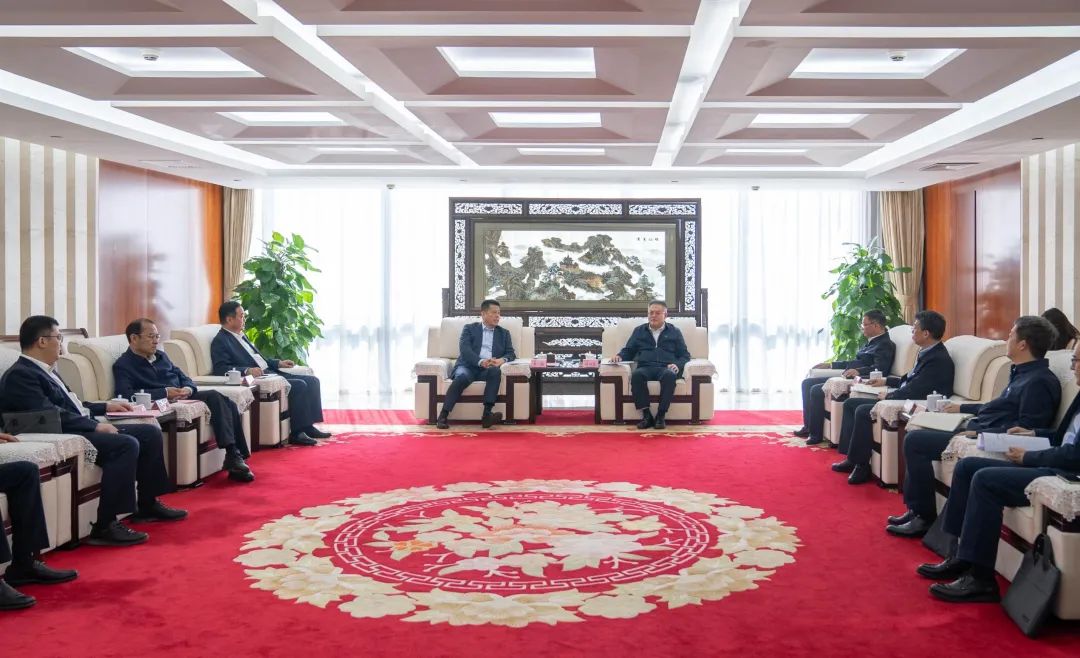 華電集團(tuán)黨組副書記、總經(jīng)理葉向東與山東能源黨委書記、董事長李偉舉行會(huì)談