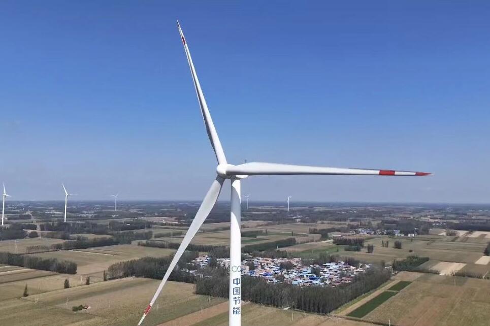 中國(guó)節(jié)能以“風(fēng)電+清潔供暖” 守護(hù)千家萬(wàn)戶“光與暖”  　　文章來(lái)源：中國(guó)節(jié)能環(huán)保集團(tuán)有限公司　　發(fā)布時(shí)間：2023-11-23  　　從中國(guó)節(jié)能獲悉，2023至2024年度冬季采暖季期間，中國(guó)節(jié)能所