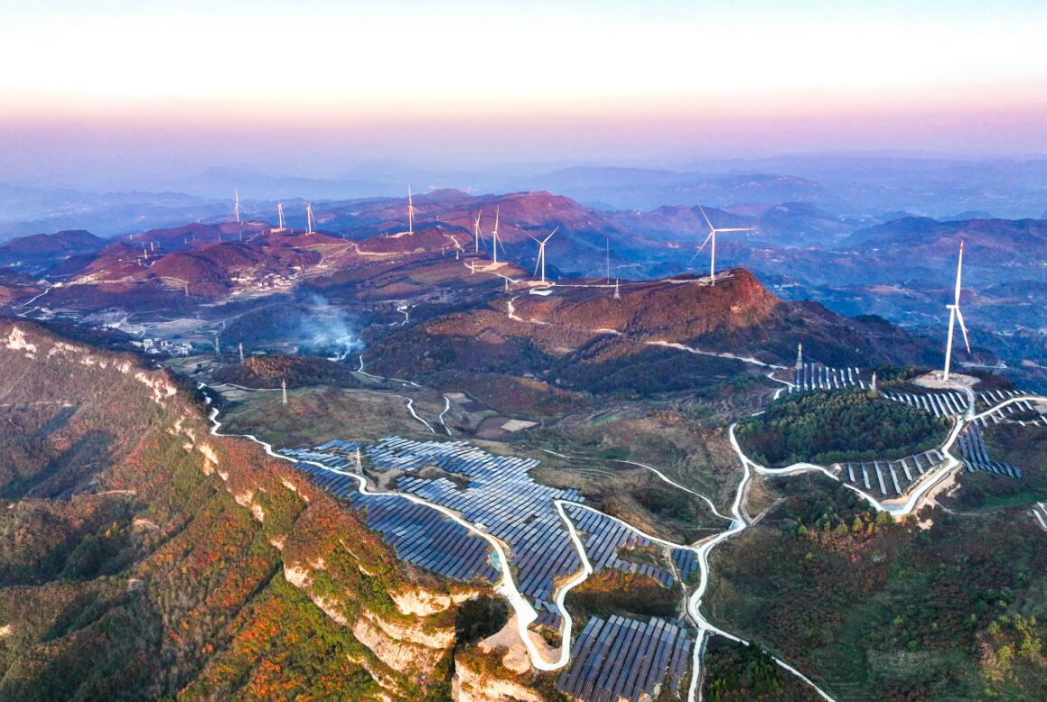 廣東能源集團(tuán)頂董坡風(fēng)光一體化項(xiàng)目全容量并網(wǎng)發(fā)電
