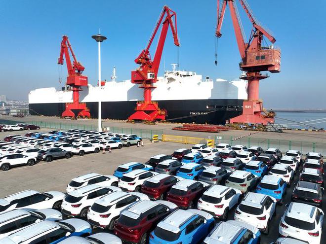 中國不僅電動汽車在世界火了，就連汽車運輸船也跟著圈粉