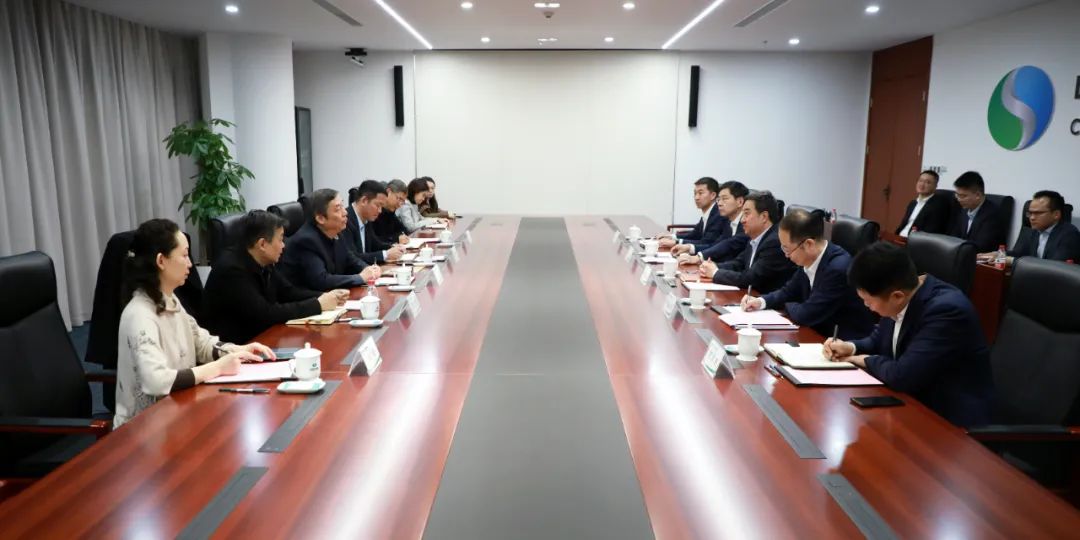 中國(guó)電氣裝備黨委書(shū)記、董事長(zhǎng)白忠泉會(huì)見(jiàn)上海市經(jīng)濟(jì)和信息化委員會(huì)副主任戎之勤