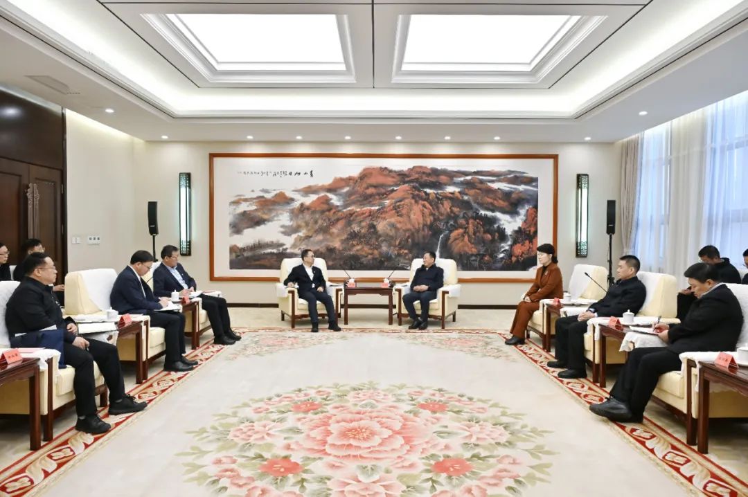 中國大唐集團(tuán)有限公司董事長鄒磊拜會內(nèi)蒙古自治區(qū)黨委書記孫紹騁、自治區(qū)主席王莉霞