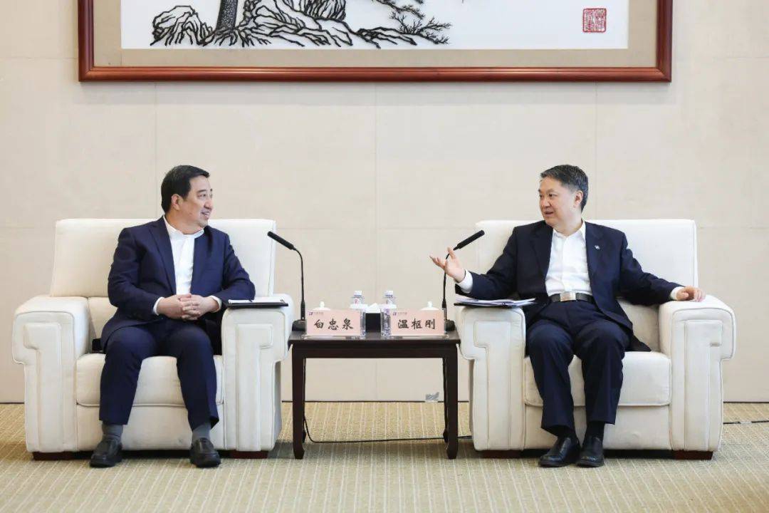 中國(guó)電氣裝備董事長(zhǎng)白忠泉、總經(jīng)理周群拜訪中國(guó)華能董事長(zhǎng)溫樞剛
