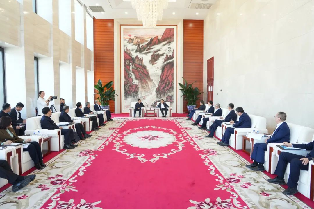 中國(guó)能建黨委書記、董事長(zhǎng)宋海良與吉林省副省長(zhǎng)李國(guó)強(qiáng)會(huì)談