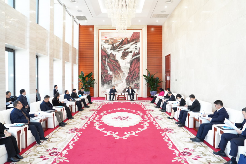 中國能建黨委書記、董事長宋海良與北京市朝陽區(qū)區(qū)長吳小杰會談