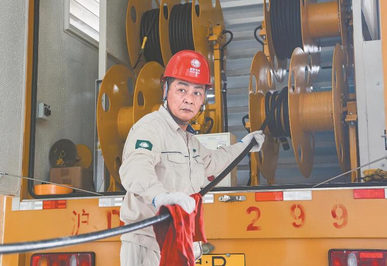 【國(guó)網(wǎng)楷?！垮X忠：匠心筑夢(mèng) 向光而行