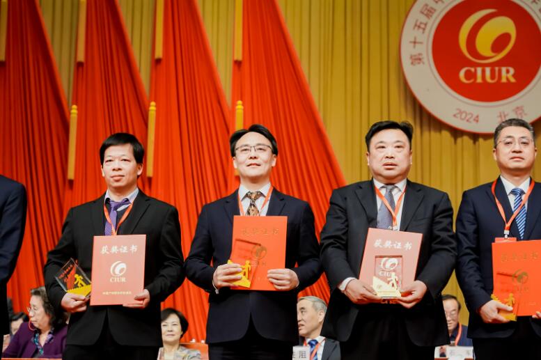 中國(guó)能建綠色建材公司黨委書(shū)記、董事長(zhǎng)，綠色先進(jìn)材料研究院院長(zhǎng)蔣洋榮獲“2023年中國(guó)產(chǎn)學(xué)研合作創(chuàng)新獎(jiǎng)”