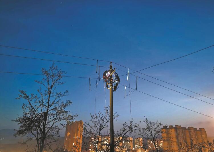 甘肅隴南、天水受強(qiáng)對流天氣影響線路全部恢復(fù)運(yùn)行