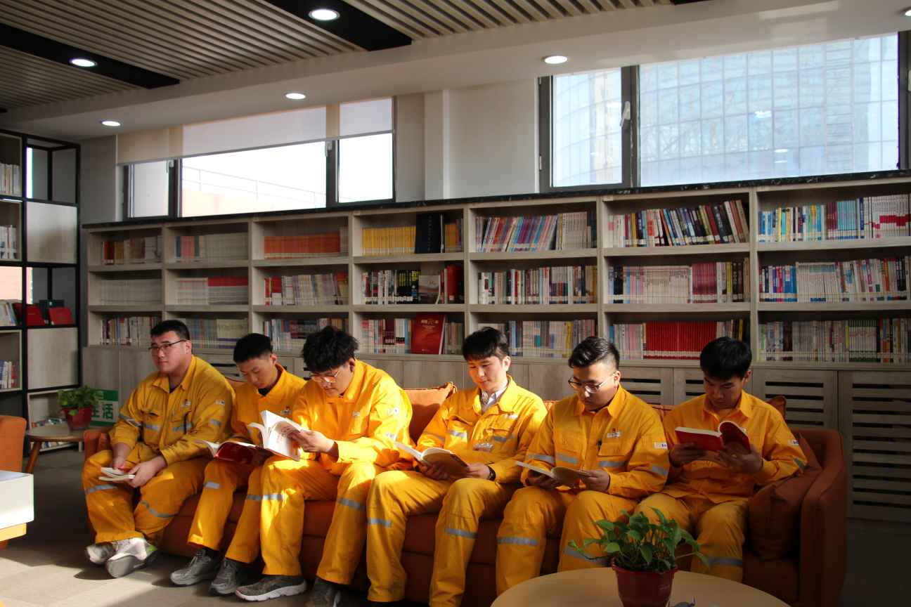 華潤(rùn)電力盤(pán)錦公司“學(xué)習(xí)百年黨史、誦讀紅色經(jīng)典”青年讀書(shū)分享活動(dòng)