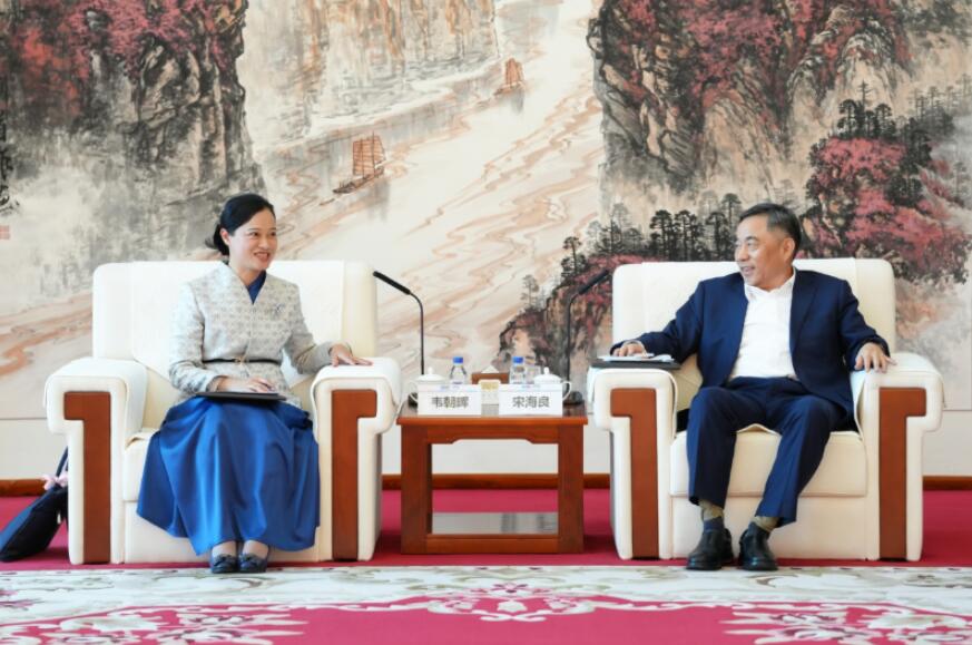 宋海良與廣西博覽局黨組書記、局長韋朝暉會談