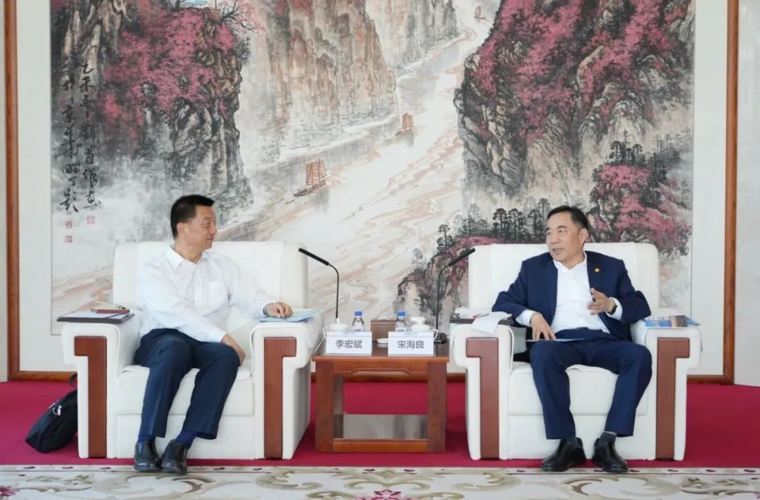 中國(guó)能建黨委書記、董事長(zhǎng)宋海良與新疆住建廳黨組書記、副廳長(zhǎng)李宏斌會(huì)談