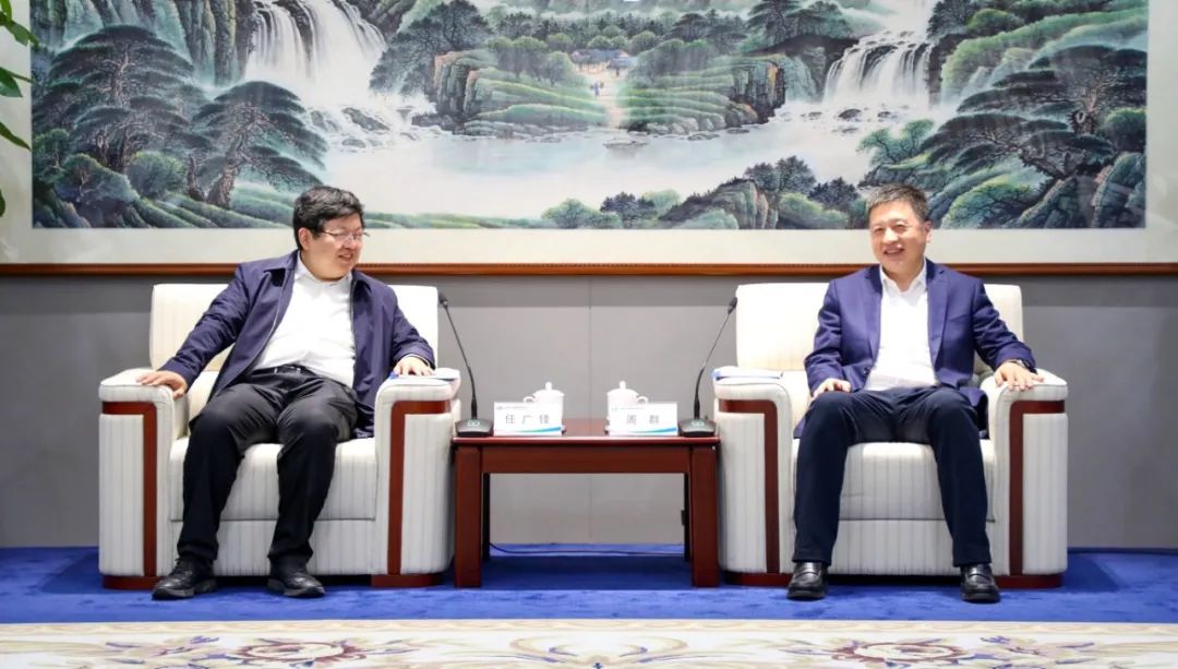 中國電氣裝備黨委副書記、總經(jīng)理周群會見濟南市副市長任廣鋒