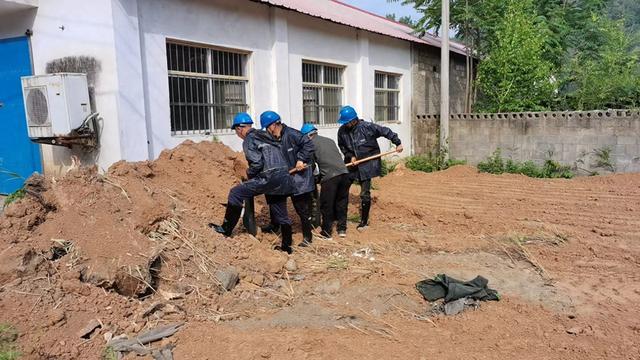 國(guó)網(wǎng)欒川縣供電公司未雨綢繆，扎實(shí)開(kāi)展防汛演練