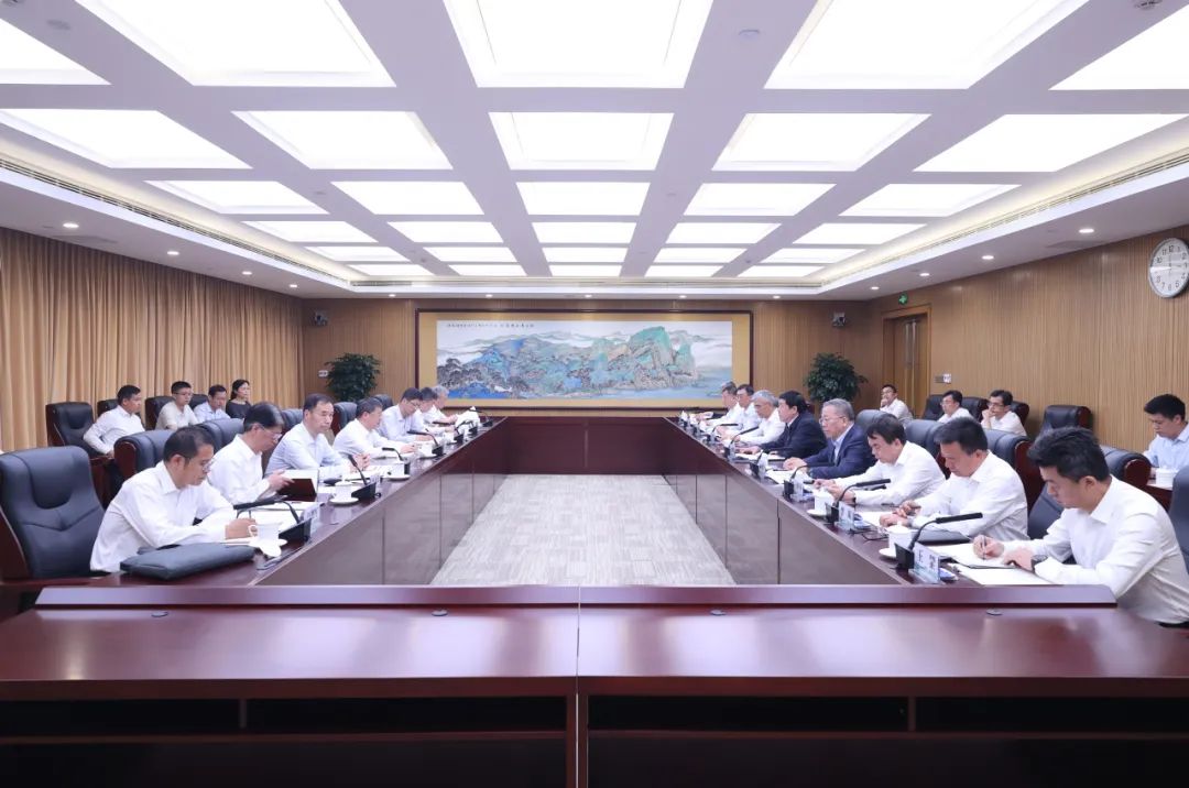 國家能源局黨組書記、局長章建華赴國家電網(wǎng)公司調(diào)研迎峰度夏電力保供工作