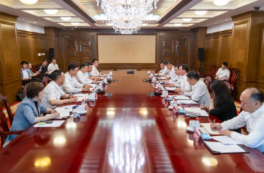 大唐集團總經(jīng)理、黨組副書記張傳江與阜新市委書記胡濤、市長周鵬舉會談