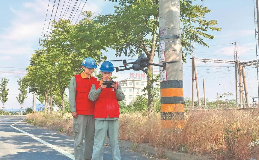 國(guó)網(wǎng)云夢(mèng)縣供電公司國(guó)網(wǎng)緊急帶電消除線路缺陷