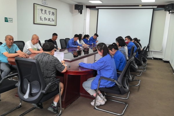 烏海千里山供電公司：加強(qiáng)理論學(xué)習(xí)，風(fēng)清氣正過節(jié)