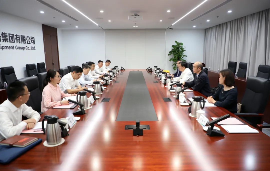 中國電氣裝備黨委副書記、總經(jīng)理周群會見上海市經(jīng)信委副主任湯文侃