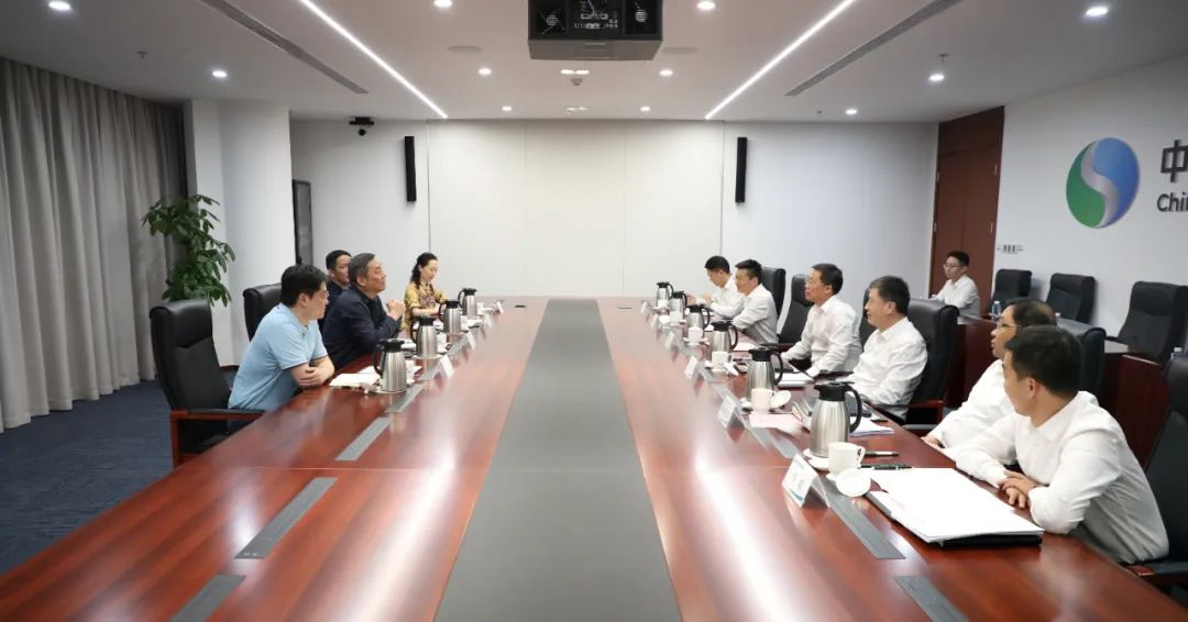 中國電氣裝備李洪鳳董事長、周群總經(jīng)理會見上海市經(jīng)信委副主任戎之勤