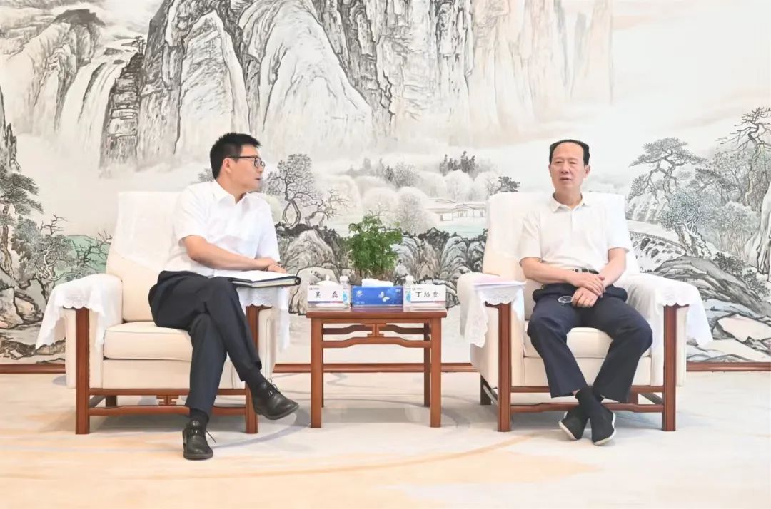 中國電建黨委書記、董事長丁焰章與上海電氣集團黨委書記、董事長吳磊會談