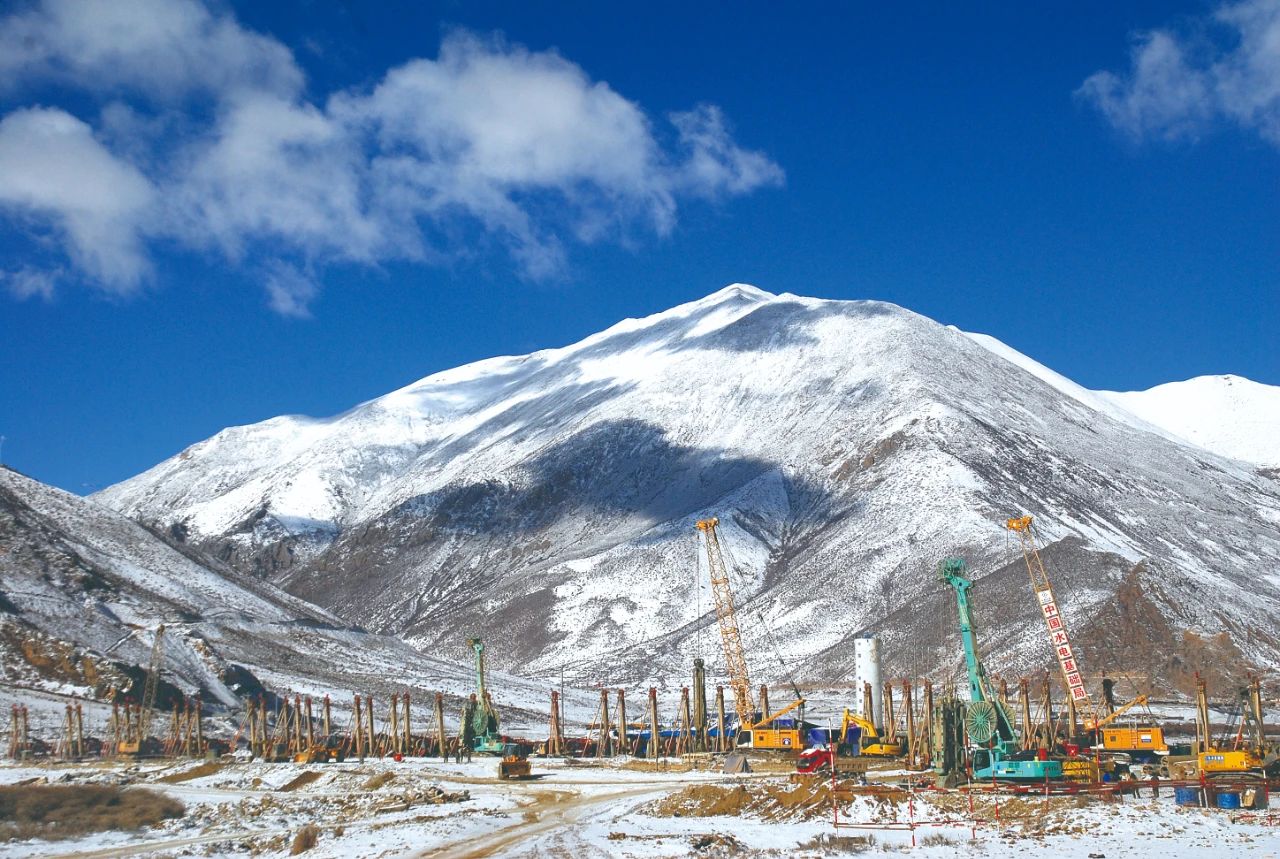 發(fā)揚(yáng)三種精神，提振高質(zhì)量發(fā)展精氣神