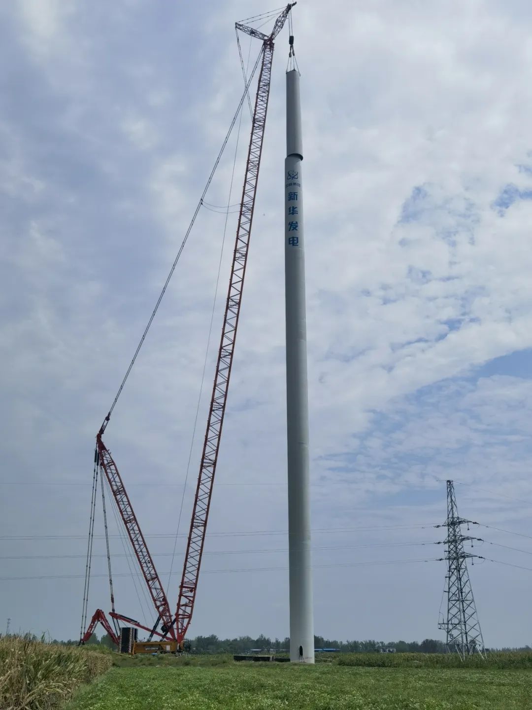 河南省唐河縣東王集、畢店60兆瓦風(fēng)電項(xiàng)目塔筒圓滿(mǎn)完成吊裝