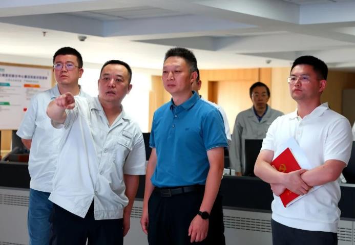 崇州市委副書記、市長(zhǎng)饒程赴國(guó)網(wǎng)崇州供電公司調(diào)研高溫電力保供工作
