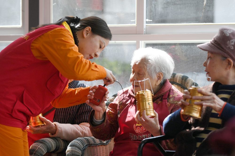 點(diǎn)亮燈 散發(fā)光 燃燒火——記“時(shí)代楷?！眹译娋W(wǎng)四川電力成都高新連心橋共產(chǎn)黨員服務(wù)隊(duì)