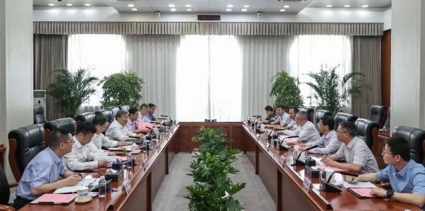 中核集團黨組書記、董事長余劍鋒會見山東大學(xué)黨委書記任友群一行