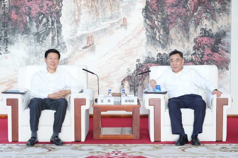 中國能建黨委書記、董事長宋海良與第十四屆全國政協(xié)常委、中國稅務(wù)學(xué)會會長王軍會談