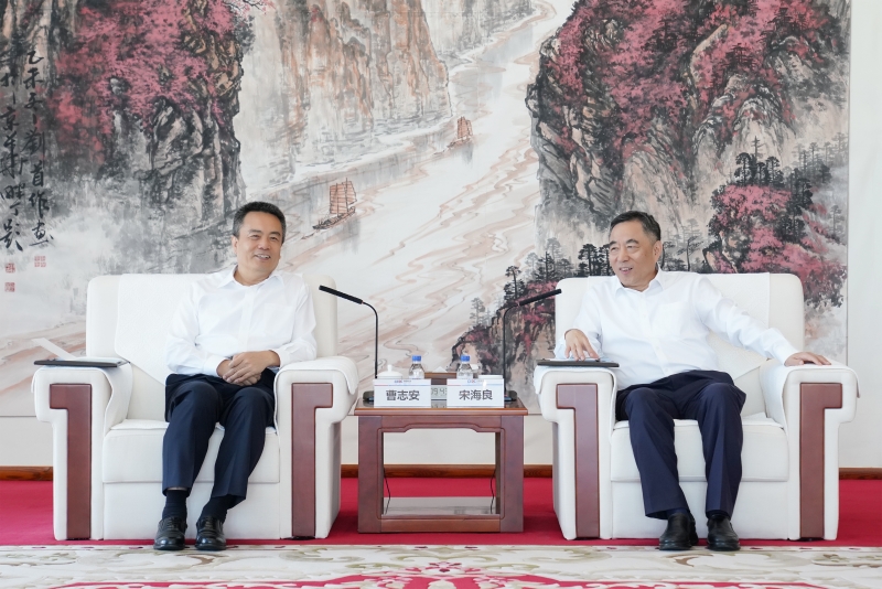 中國能建黨委書記、董事長宋海良與哈電集團黨委書記、董事長曹志安會談