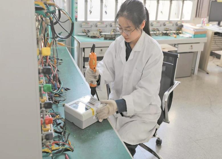 謝超：十年如一日，專和電能表“較真”