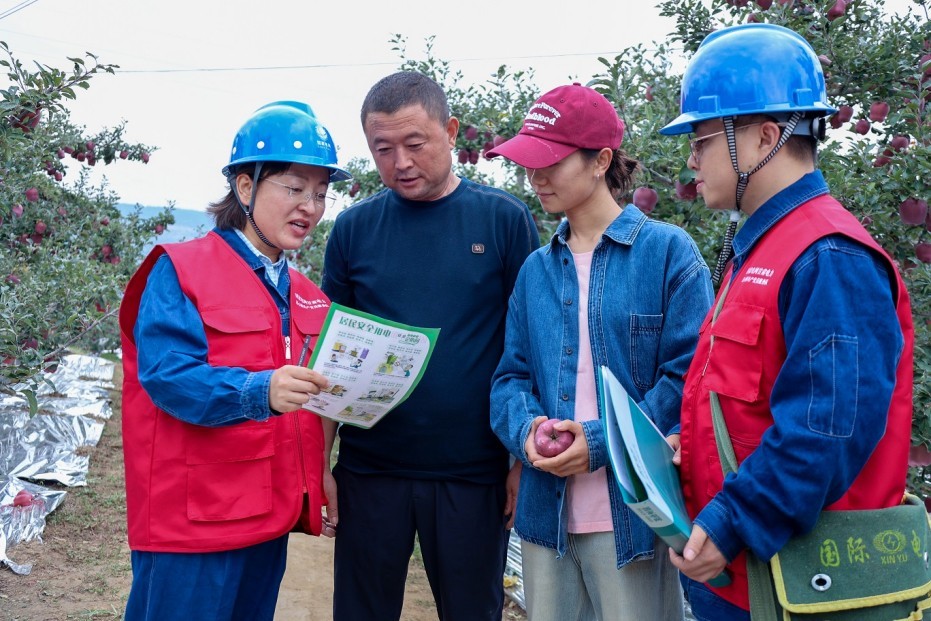 “紅褂子”服務(wù)紅蘋果，電力服務(wù)“滿格貼心”