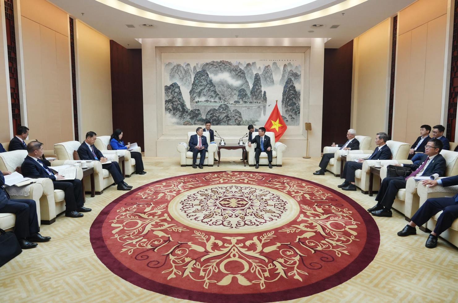 中國(guó)能建黨委書記、董事長(zhǎng)宋海良拜會(huì)越南副總理兼財(cái)政部部長(zhǎng)胡德福