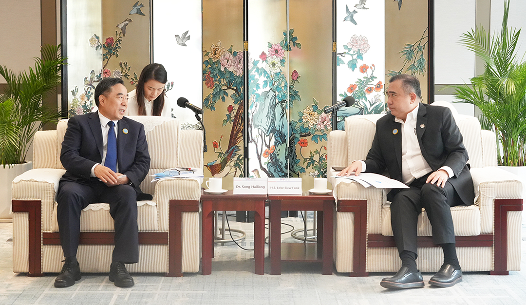 中國(guó)能建黨委書記、董事長(zhǎng)宋海良與馬來西亞交通部部長(zhǎng)陸兆福會(huì)談