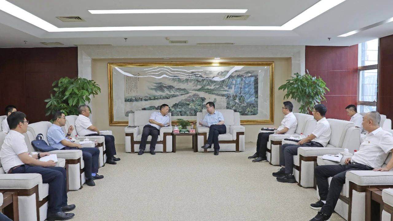 大唐四川公司黨委書記、董事長梁華與水電十局黨委書記、董事長范開平會談