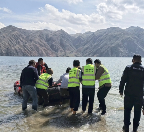 水電十一局羊曲水電站砂石拌合項(xiàng)目救助當(dāng)?shù)芈渌孛? width=