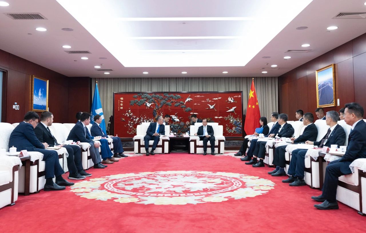 華電集團(tuán)董事長、黨組書記江毅與哈薩克斯坦工業(yè)和建設(shè)部部長哈納特·沙爾拉帕耶夫會談