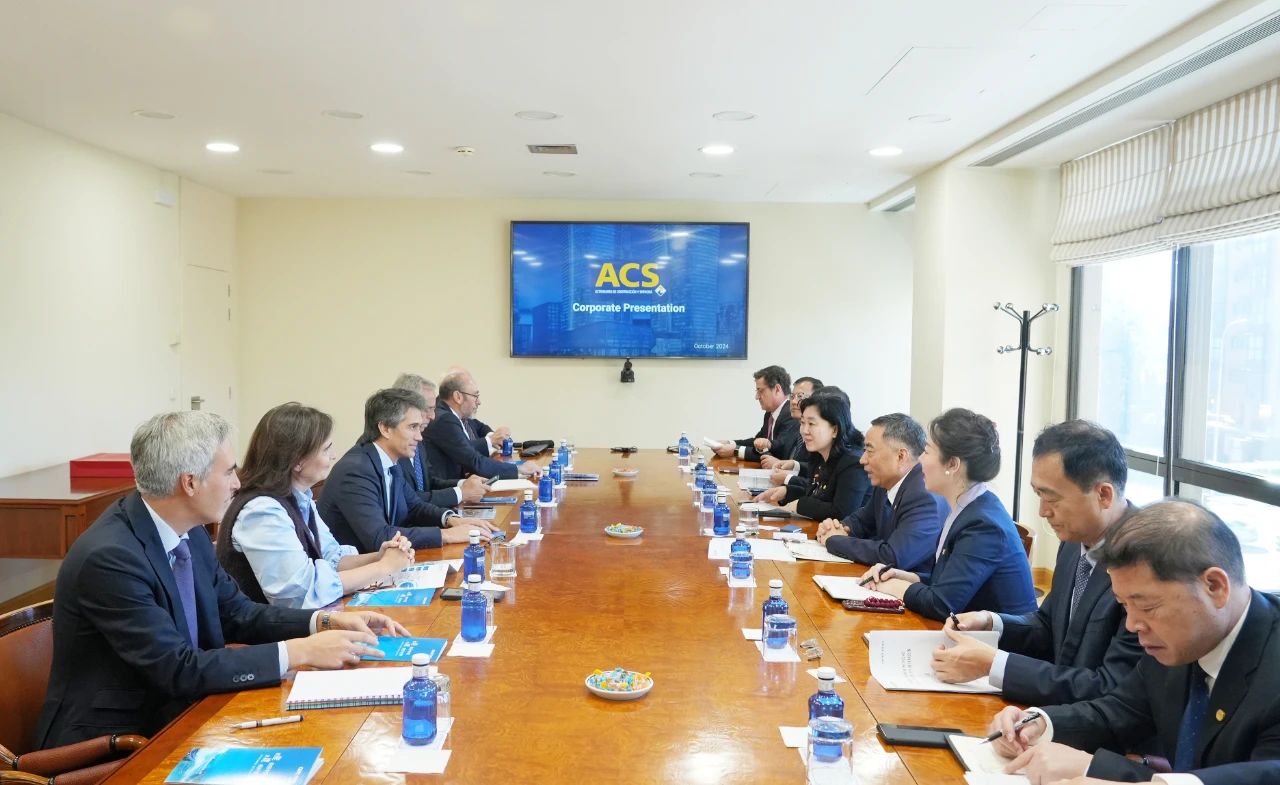 中國能建黨委書記、董事長宋海良與西班牙ACS公司首席執(zhí)行官胡安·桑塔馬里亞會談