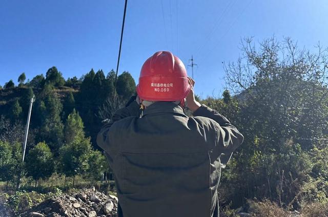 國(guó)網(wǎng)欒川縣供電公司兩地聯(lián)合特巡特護(hù)，備戰(zhàn)冬季用電高峰