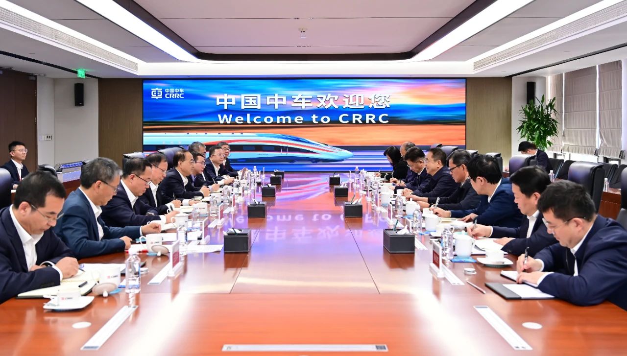 大唐集團黨組書記、董事長鄒磊與中國中車黨委書記、董事長孫永才座談交流