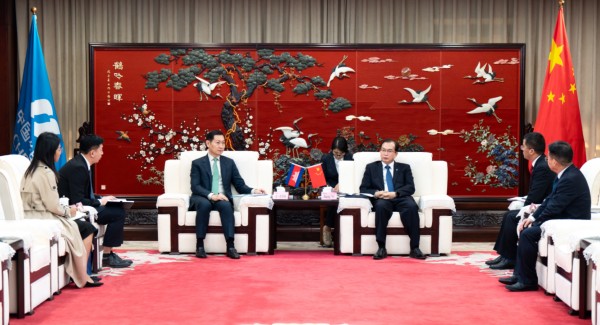 華電集團(tuán)董事長、黨組書記江毅與柬埔寨礦能部部長高·洛塔納會(huì)談