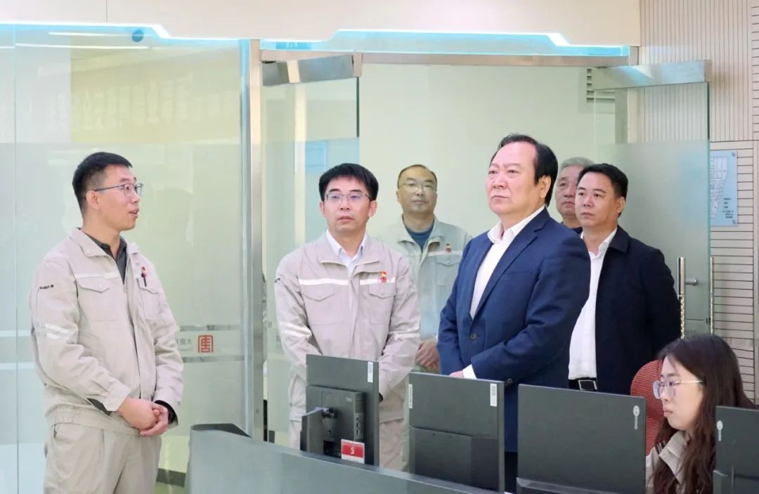 大唐國際發(fā)電公司黨委書記、董事長李凱到承德新能源事業(yè)部調研