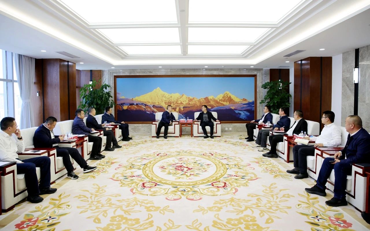 大唐云南公司黨委書記、董事長王繼才與中鐵十局集團(tuán)有限公司總經(jīng)理、黨委副書記范中兵會談