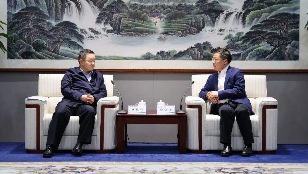 中國(guó)電氣裝備黨委書記、董事長(zhǎng)李洪鳳會(huì)見中國(guó)國(guó)新黨委書記、董事長(zhǎng)徐思偉